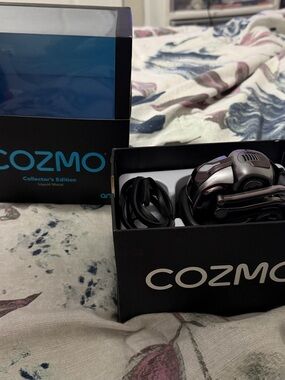 Cozmo Collector's Edition Robot - Metallic Gray & Dark Purple